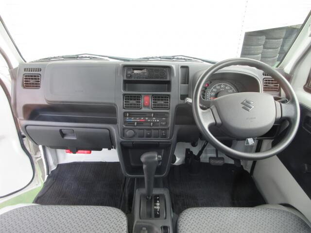 ���O���̐��|�E�K���X�n�{�f�B�R�[�e�B���O��CAR�N���[�j���O���Ǝ҂��{�H�������܂��̂ő�ϐ����B�I���b�N�X�����Ԃł݂͂Ȃ��܂ɉ��K�ȃh���C�u�����񑩁B