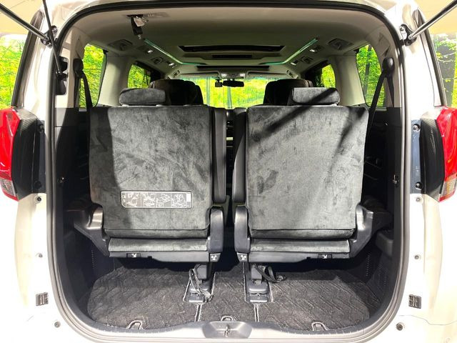 ���i�̂���������ʋ΁A���}���ɏ\���ȉ׎��X�y�[�X���m�ۂ��Ă���܂��B�Z�J���h�V�[�g��|���ƁA�傫�ȉו��̐ύڂ��\�ł���