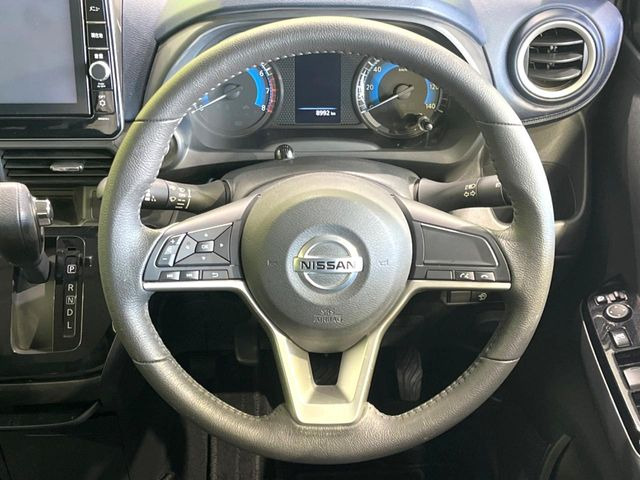 【ステアリングスイッチ】運転中、前方から目線をそらすことなく、オーディオ等の操作が可能な便利機能!安心&快適なドライブを演出してくれます♪