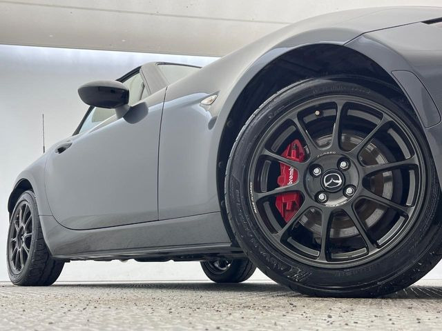 �y�����I�v�V����RAYS���A���~�z�C�[���z�����I�v�V�����z�C�[���𑕒��B���s���\�̌���ɉ����A�O�ς����X�^�C���b�V���ɂȂ��Ă��܂��B