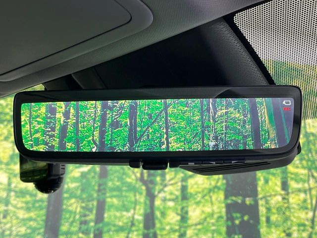 【デジタルインナーミラー】後席の大きな荷物や同乗者で後方が確認しづらい時でも安心!カメラが撮影した車両後方の映像をルームミラー内に表示。クリアな視界で状況の確認が可能です!