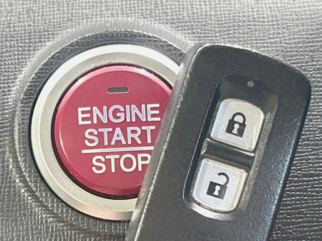 �yHonda�X�}�[�g�L�[�z�J�o����|�P�b�g�ɓ��ꂽ�܂܂ł��h�A�̎{���E�������\�ȃX�}�[�g�L�[�𑕔��B�G���W���̃I���E�I�t�����J�M�����o���K�v����������Ƃ��Ă��֗��ł���