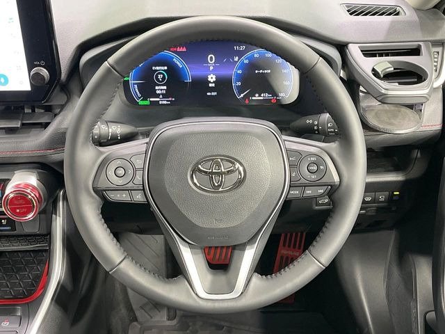 【純正革巻きステアリング】上質な革を使用することで、手にしっかり馴染みとても運転しやすいハンドルです♪