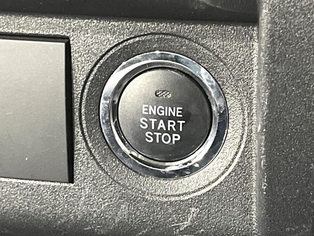 �y�v�b�V���X�^�[�g�z����}�����ޕK�v���Ȃ��A�X�}�[�g�L�[���g�p���邱�ƂŁA����h�~�ɖ𗧂��܂��B�u���[�L�y�_���𓥂݂Ȃ���{�^�������������ŃG���W�����n�����邽�߁A���삪�ȒP�ł��B