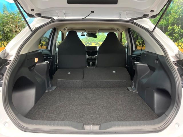 ���i�̂���������ʋ΁A���}���ɏ\���ȉ׎��X�y�[�X���m�ۂ��Ă���܂��B�Z�J���h�V�[�g��|���ƁA�傫�ȉו��̐ύڂ��\�ł���