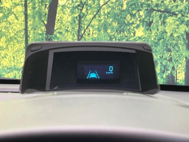 �y�w�b�h�A�b�v�f�B�X�v���C�z���݂̑��x�⑖�s�����f�W�^���\���ŉ^�]�ȑO���̃K���X�ɓ��e!�^�]���A�ڐ������炳���K�v�ȏ����m�F�ł���̂łƂ��Ă��֗��ň��S!