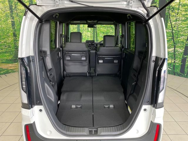 ���i�̂���������ʋ΁A���}���ɏ\���ȉ׎��X�y�[�X���m�ۂ��Ă���܂��B�Z�J���h�V�[�g��|���ƁA�傫�ȉו��̐ύڂ��\�ł���