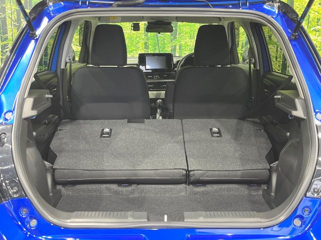 ���i�̂���������ʋ΁A���}���ɏ\���ȉ׎��X�y�[�X���m�ۂ��Ă���܂��B�Z�J���h�V�[�g��|���ƁA�傫�ȉו��̐ύڂ��\�ł���