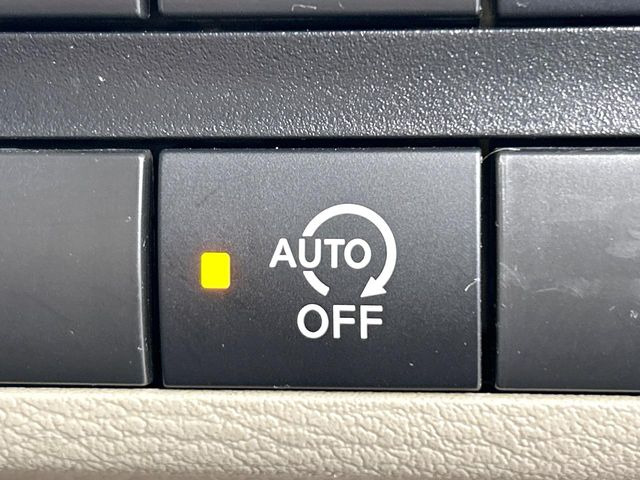 �y�A�C�h�����O�X�g�b�v�z�ԐM����a�؂Œ�Ԃ����ۂɃG���W�����~���A���ʂȔR���̏����}���܂��B�R��������ی�ɂȂ���@�\��G���W���̓u���[�L�𗣂��΍Ďn�����܂��B