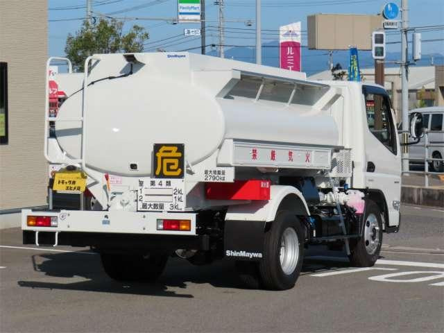 キャンタータンクローリー