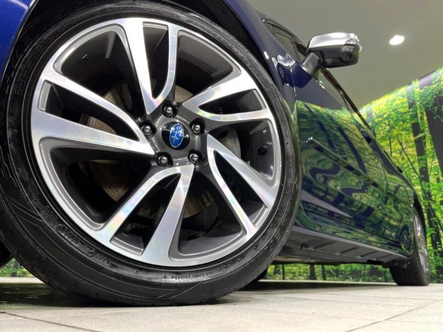 �y����18�C���`�A���~�z�C�[���z�O�ςɃ}�b�`���������A���~�z�C�[���𑕒����Ă���܂��B�e��ЊO�A���~�z�C�[����A�X�^�b�h���X�^�C�����戵�����Ă���܂��B���񂲑��k����������