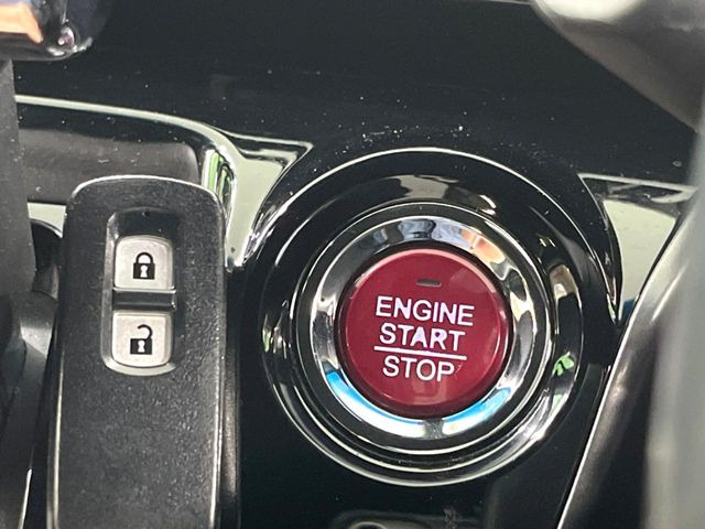 �yHonda�X�}�[�g�L�[�z�J�o����|�P�b�g�ɓ��ꂽ�܂܂ł��h�A�̎{���E�������\�ȃX�}�[�g�L�[�𑕔��B�G���W���̃I���E�I�t�����J�M�����o���K�v����������Ƃ��Ă��֗��ł���