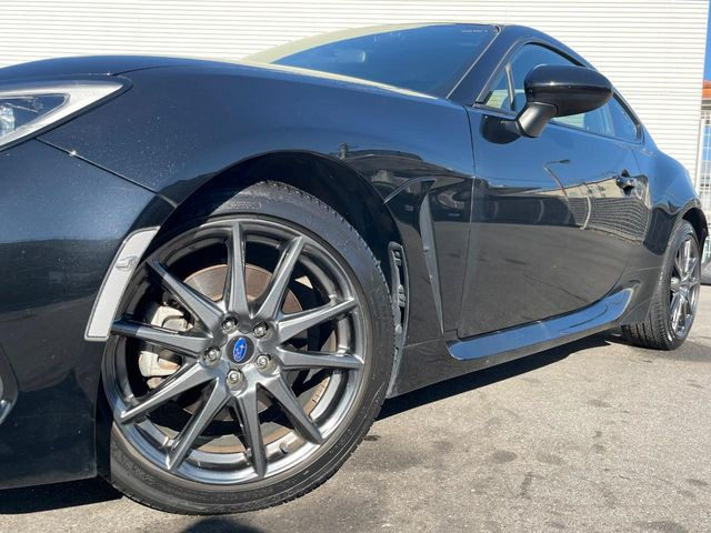 �y����17�C���`�A���~�z�C�[���z�O�ςɃ}�b�`���������A���~�z�C�[���𑕒����Ă���܂��B�e��ЊO�A���~�z�C�[����A�X�^�b�h���X�^�C�����戵�����Ă���܂��B���񂲑��k����������