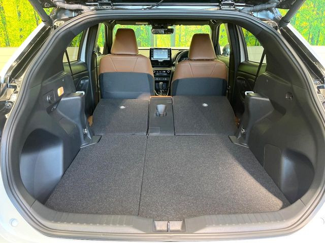 ���i�̂���������ʋ΁A���}���ɏ\���ȉ׎��X�y�[�X���m�ۂ��Ă���܂��B�Z�J���h�V�[�g��|���ƁA�傫�ȉו��̐ύڂ��\�ł���