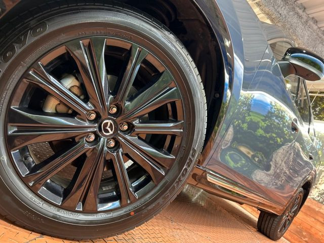 �y����19�C���`�A���~�z�C�[���z�O�ςɃ}�b�`���������A���~�z�C�[���𑕒����Ă���܂��B�e��ЊO�A���~�z�C�[����A�X�^�b�h���X�^�C�����戵�����Ă���܂��B���񂲑��k����������