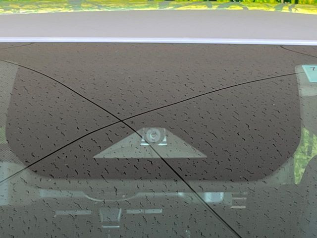 �y�C���e���W�F���g�G�}�[�W�F���V�[�u���[�L�z�t�����g�J�����őO���̎ԗ�����s�҂����m�B�Փ˂������Ȏ��͏Փ˔�Q�y���u���[�L���쓮�A�Փˉ�����T�|�[�g�B�����S�Ƀh���C�u�����y���݂��������܂��B