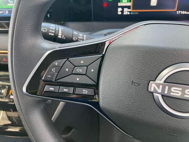 ���X�e�A�����O�X�C�b�`!�X�e�A�����O���������܂܃I�[�f�B�I�@���^�]�A�V�X�g�@�\�𑀍�o���܂���