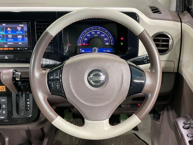 �y�����v�����X�e�A�����O�z�㎿�Ȋv���g�p���邱�ƂŁA��ɂ����������݂ƂĂ��^�]���₷���n���h���ł���