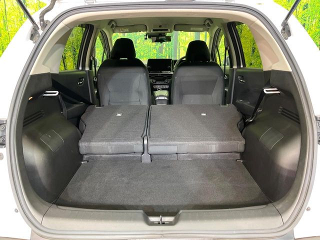 ���i�̂���������ʋ΁A���}���ɏ\���ȉ׎��X�y�[�X���m�ۂ��Ă���܂��B�Z�J���h�V�[�g��|���ƁA�傫�ȉו��̐ύڂ��\�ł���