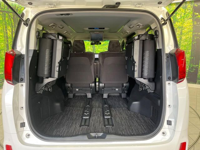 後席を格納すると、これだけの広さが!シーンに合わせたシートアレンジで、大きな荷物も積むことが出来ます♪