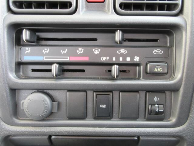 �܂݂����E�Ɉړ����邾���ŉ��x���߂��o����}�j���A���G�A�R������������Ă��܂��B