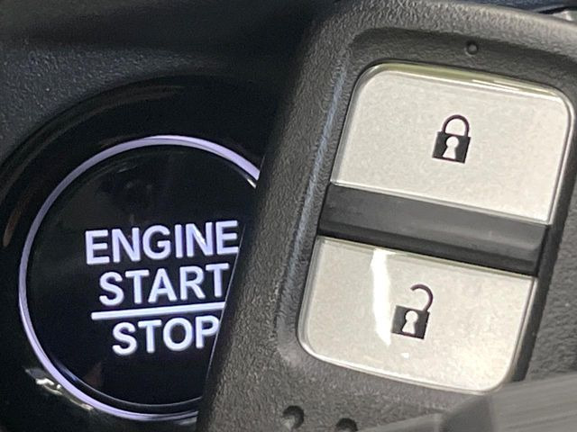 �yHonda�X�}�[�g�L�[�z�J�o����|�P�b�g�ɓ��ꂽ�܂܂ł��h�A�̎{���E�������\�ȃX�}�[�g�L�[�𑕔��B�G���W���̃I���E�I�t�����J�M�����o���K�v����������Ƃ��Ă��֗��ł���