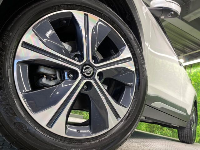 �y����17�C���`�A���~�z�C�[���z�O�ςɃ}�b�`���������A���~�z�C�[���𑕒����Ă���܂��B�e��ЊO�A���~�z�C�[����A�X�^�b�h���X�^�C�����戵�����Ă���܂��B���񂲑��k����������