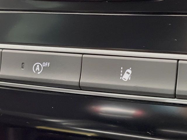 �����[���L�[�s���O�A�V�X�g:���s�Ԑ��̈�E�������Ă����@�\�B���s���ɁA�N���}���Ԑ�����O��Ă��邱�Ƃ��J���������m����ƁA�X�e�A�����O����U�������ăh���C�o�[�Ɍx�����܂��B