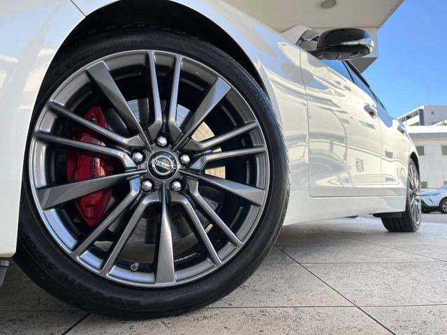 �y����19�C���`�A���~�z�C�[���z�O�ςɃ}�b�`���������A���~�z�C�[���𑕒����Ă���܂��B�e��ЊO�A���~�z�C�[����A�X�^�b�h���X�^�C�����戵�����Ă���܂��B���񂲑��k����������