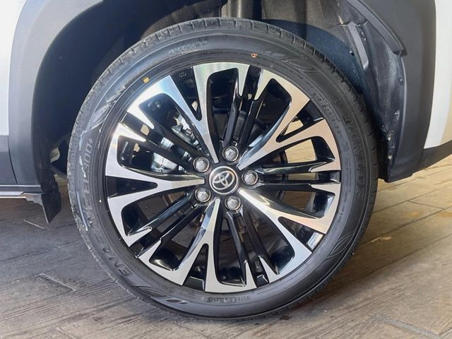 �y����18�C���`�A���~�z�C�[���z�O�ςɃ}�b�`���������A���~�z�C�[���𑕒����Ă���܂��B�e��ЊO�A���~�z�C�[����A�X�^�b�h���X�^�C�����戵�����Ă���܂��B���񂲑��k����������