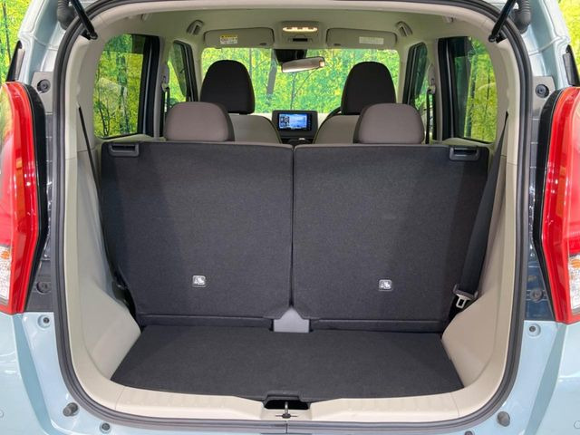 ���i�̂���������ʋ΁A���}���ɏ\���ȉ׎��X�y�[�X���m�ۂ��Ă���܂��B�Z�J���h�V�[�g��|���ƁA�傫�ȉו��̐ύڂ��\�ł���