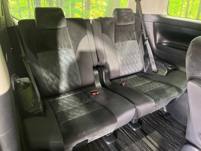 3列目シートはもちろん状態良好☆大人でもゆったりと座って頂けますので、大人数でのお出かけもラクラクです♪ご家族で、気の知れた仲間で、ドライブに行くのが楽しみですね♪