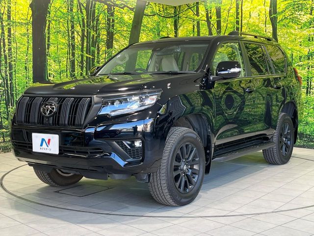 高透明度のガラス皮膜で撥水はもちろん、上質なツヤ・光沢を実現。紫外線や酸性雨から大切な愛車を保護し、色あせ・劣化を防止。「弾スプラッシュコート」、「弾プリミッサコート」からお選びいただけます。