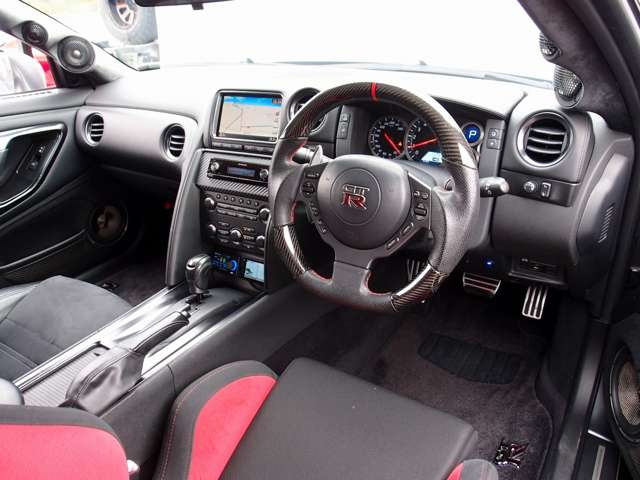 �������Y��Ƀ��[���N���[�j���O�ς݂ƂȂ�܂��B���΂��̌��ȏL����F���܂̏L����������܂���B����]�ɉ�����RECARO���Ȃǂ̃X�|�[�c�V�[�g�ɕύX���\�ł��B���C�y�ɂ����k�������܂�