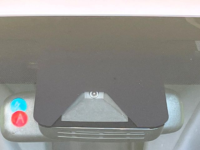 �y�g���^�Z�[�t�e�B�Z���X�z���s���ɑO���̎ԗ�����F�����A�Փ˂������Ȏ��͌x��ƃu���[�L�ŏՓˉ���Ɣ�Q�y�����A�V�X�g�B�����S�Ƀh���C�u�����y���݂��������܂��B