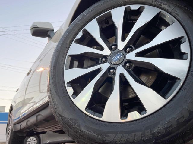 �y����18�C���`�A���~�z�C�[���z�O�ςɃ}�b�`���������A���~�z�C�[���𑕒����Ă���܂��B�e��ЊO�A���~�z�C�[����A�X�^�b�h���X�^�C�����戵�����Ă���܂��B���񂲑��k����������