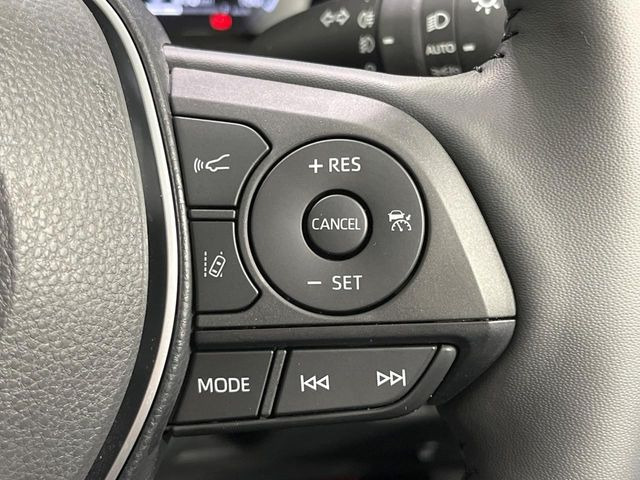 【トヨタセーフティセンス】走行中に前方の車両等を認識し、衝突しそうな時は警報とブレーキで衝突回避と被害軽減をアシスト。より安全にドライブをお楽しみいただけます。