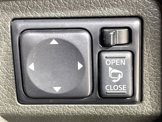 �y�d���i�[�~���[�z�T�C�h�~���[�͓d���i�[���ƂȂ��Ă���A�������ԏ�ł��L�Y�������X�N��}�����܂��B