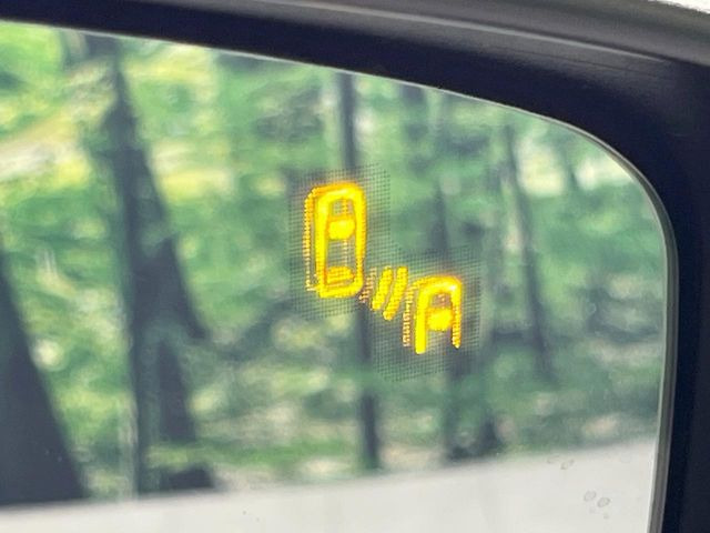 �y�u���C���h�X�|�b�g���j�^�����O�z���s���A�h�A�~���[�̎��p�ɂȂ�₷���ӏ��Ɍ㑱�Ԃ��ڋ߂���ƃT�C�h�~���[�t�߂Ɍx����\���A�h���C�o�[�ɒ��ӊ��N�����Ă���܂��B