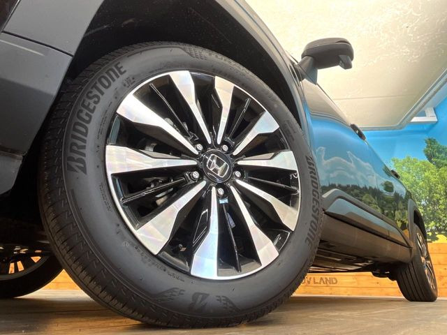 �y����17�C���`�A���~�z�C�[���z�O�ςɃ}�b�`���������A���~�z�C�[���𑕒����Ă���܂��B�e��ЊO�A���~�z�C�[����A�X�^�b�h���X�^�C�����戵�����Ă���܂��B���񂲑��k����������