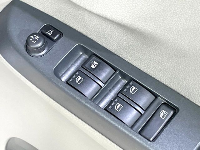 �y�d���i�[�~���[�z�T�C�h�~���[�͓d���i�[���ƂȂ��Ă���A�������ԏ�ł��L�Y�������X�N��}�����܂��B