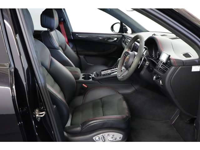 ���ɊO���F�u���b�N��GTS�̗͋����f�U�C���Ƒ������ǂ��A���݊��Ə㎿������i�ƈ������Ă邱�Ƃ���A���ɐl�C�̍����d�l�ƂȂ��Ă���܂��B