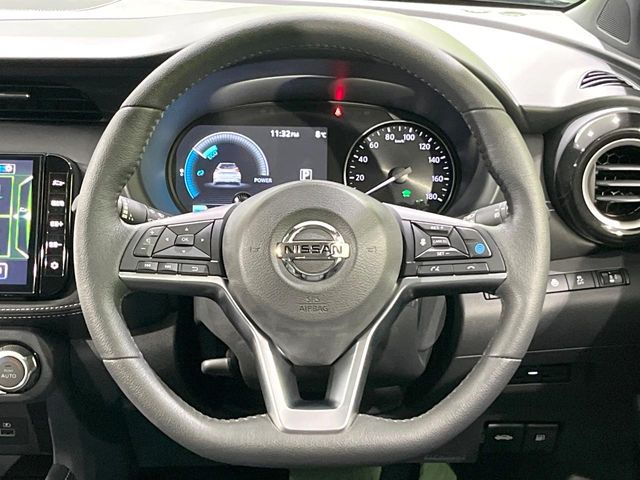 �y�����v�����X�e�A�����O�z�㎿�Ȋv���g�p���邱�ƂŁA��ɂ����������݂ƂĂ��^�]���₷���n���h���ł���