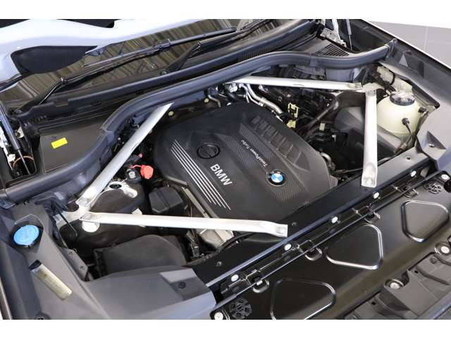 3.0L 直列6気筒DOHCターボ(ディーゼル)、265ps/63.2kgm、全長&times;全幅&times;全高mm 5165&times;2000&times;1835mm、車両重量 2450kg