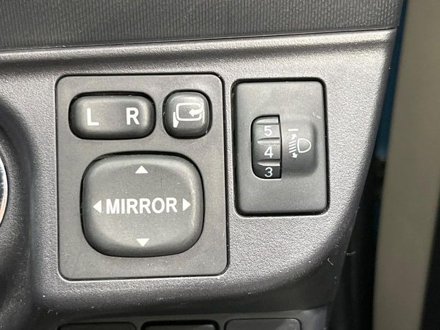 �y�d���i�[�~���[�z�T�C�h�~���[�͓d���i�[���ƂȂ��Ă���A�������ԏ�ł��L�Y�������X�N��}�����܂��B