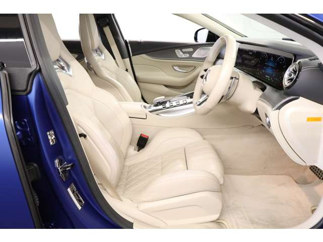 ���z�I�v�V������AMG�_�C�i�~�b�NPKG�����ڂ���Ă���܂��̂ŁA�}�b�g�u���b�N�y�C���g21�C���`AMG5�c�C���X�|�[�N�A���~�z�C�[����AMG�p�t�H�[�}���X�G�L�]�[�X�����������ꖞ����������e�ƂȂ�܂��B