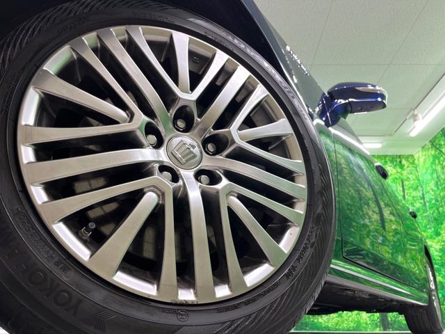 �y����17�C���`�A���~�z�C�[���z�O�ςɃ}�b�`���������A���~�z�C�[���𑕒����Ă���܂��B�e��ЊO�A���~�z�C�[����A�X�^�b�h���X�^�C�����戵�����Ă���܂��B���񂲑��k����������