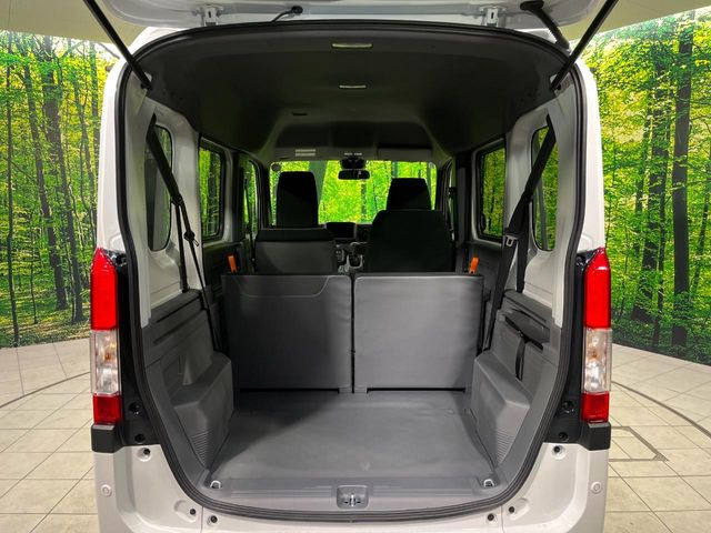 ���i�̂���������ʋ΁A���}���ɏ\���ȉ׎��X�y�[�X���m�ۂ��Ă���܂��B�Z�J���h�V�[�g��|���ƁA�傫�ȉו��̐ύڂ��\�ł���