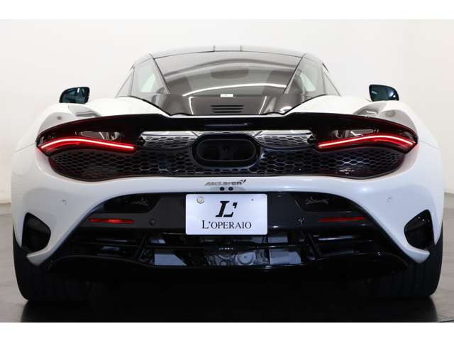 �Ƒn�I�ōU���I�ȃf�U�C���̃��A�r���[�́A�A�O���b�V�u�ȃf�B�t���[�U�[�ƃA�N�e�B�u���A�X�|�C���[�������B�͋����G�L�]�[�X�g�T�E���h�Ƒ��܂��āA�������̔��͂��鑶�݊�������܂��B