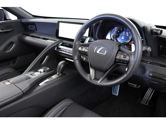 5.0L���R�z�CV8�G���W���́A����ł͔��ɒ�������r�C��NA���j�b�g�B���j�A�ŗ͋��������オ��ƁA���\�I�ȃG���W���T�E���h�𖡂킦��B�ꖳ��̑��݂ł��B